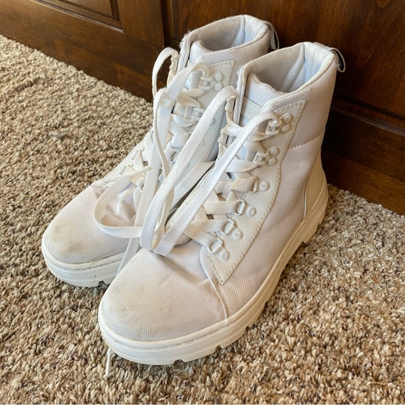 Dr. Martens Shoes - Doc Martens Comb Combat Boots White Lace Up Size 8